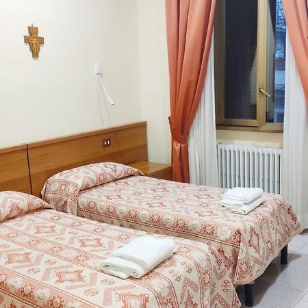 Suore Concezioniste Missionarie - Carmen Salles Roma Bed & Breakfast Exterior photo