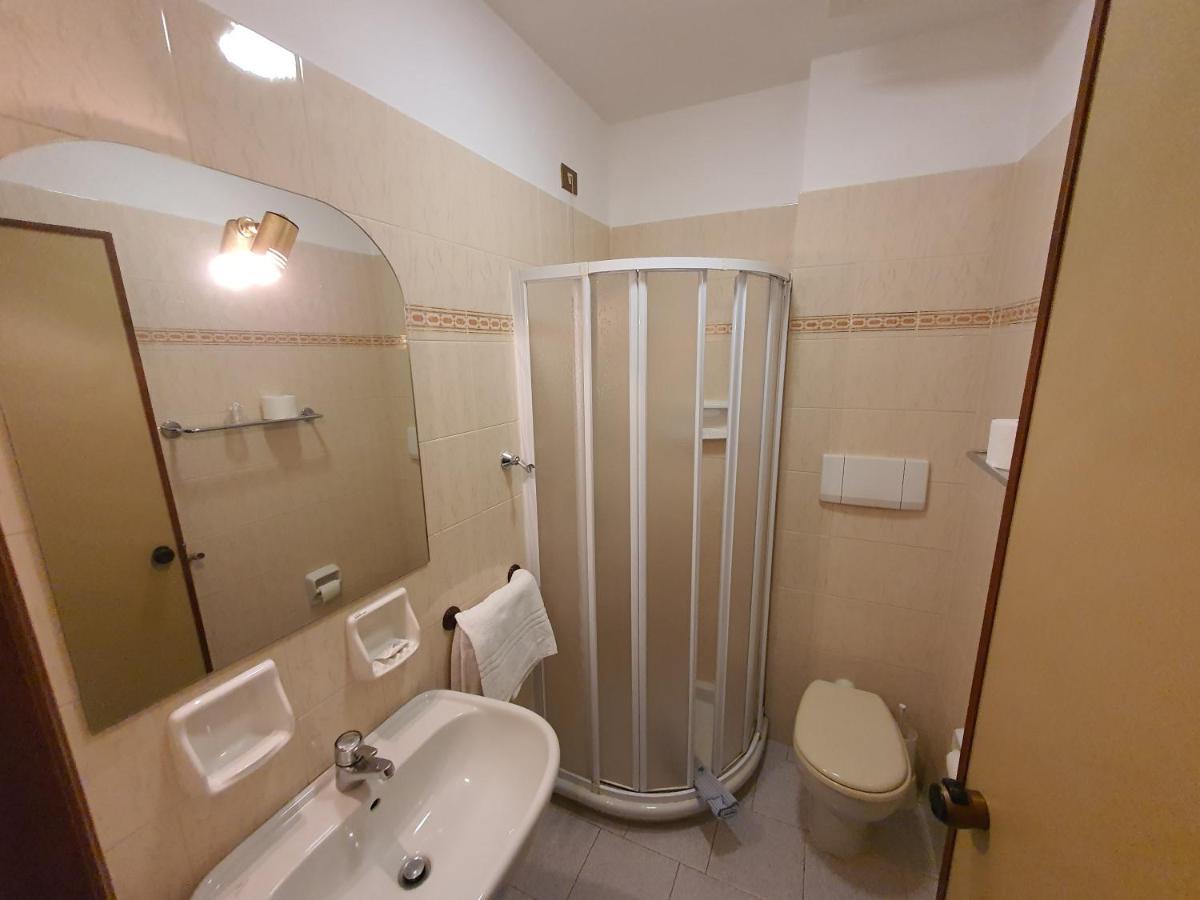 Suore Concezioniste Missionarie - Carmen Salles Roma Bed & Breakfast Exterior photo