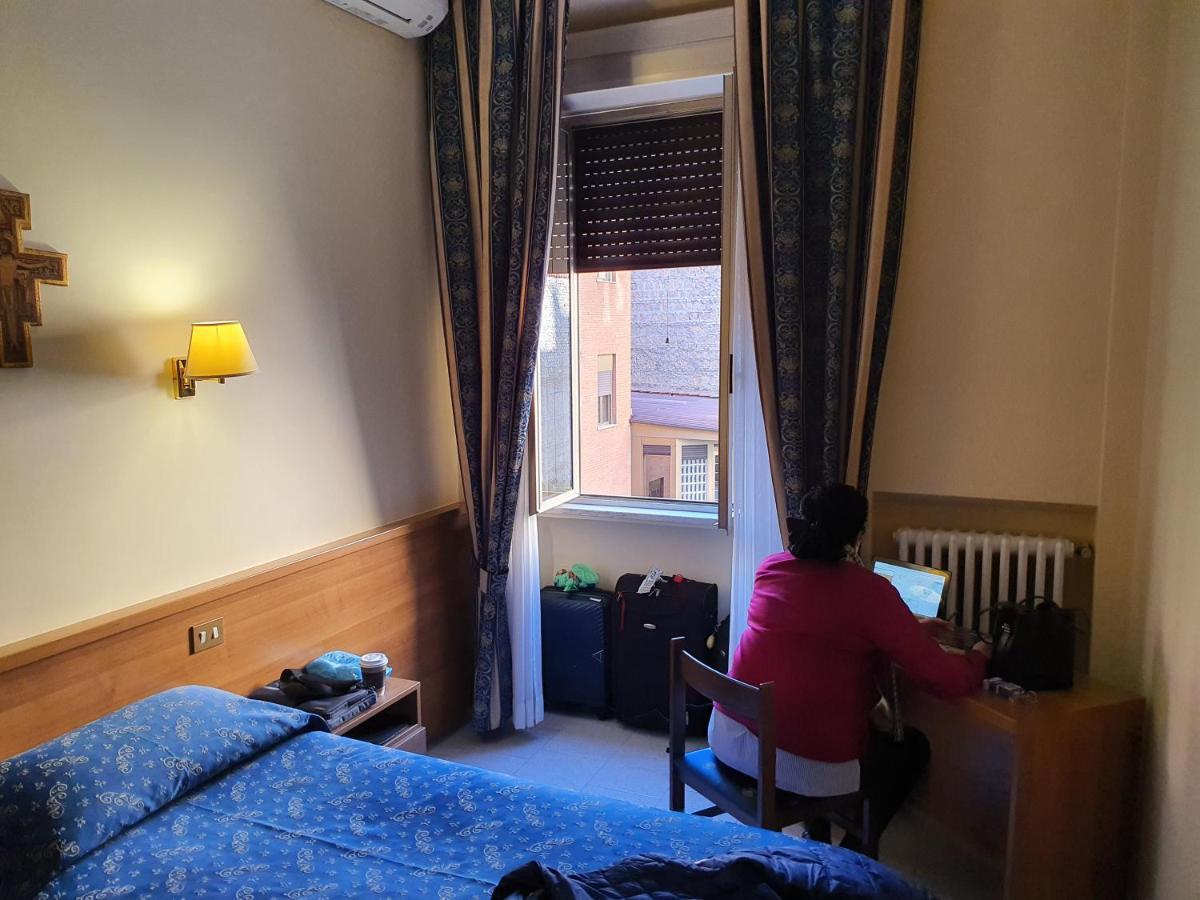 Suore Concezioniste Missionarie - Carmen Salles Roma Bed & Breakfast Exterior photo