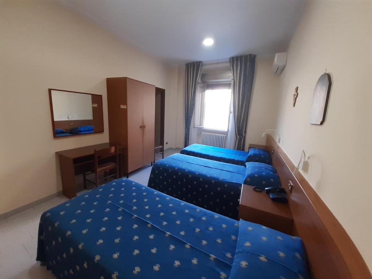 Suore Concezioniste Missionarie - Carmen Salles Roma Bed & Breakfast Exterior photo