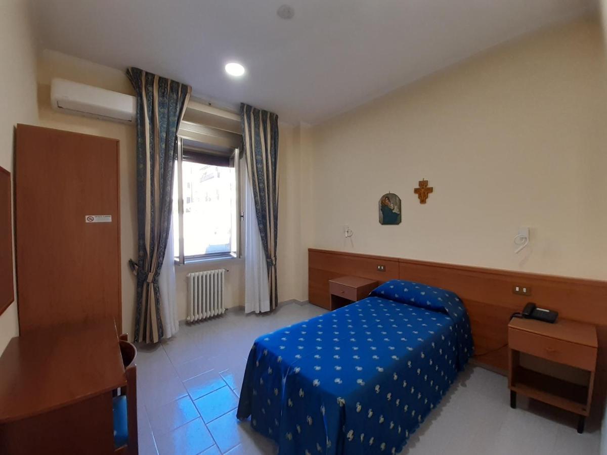 Suore Concezioniste Missionarie - Carmen Salles Roma Bed & Breakfast Exterior photo
