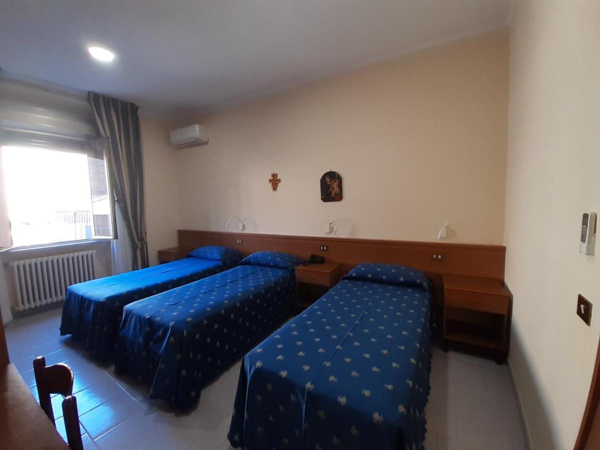 Suore Concezioniste Missionarie - Carmen Salles Roma Bed & Breakfast Exterior photo