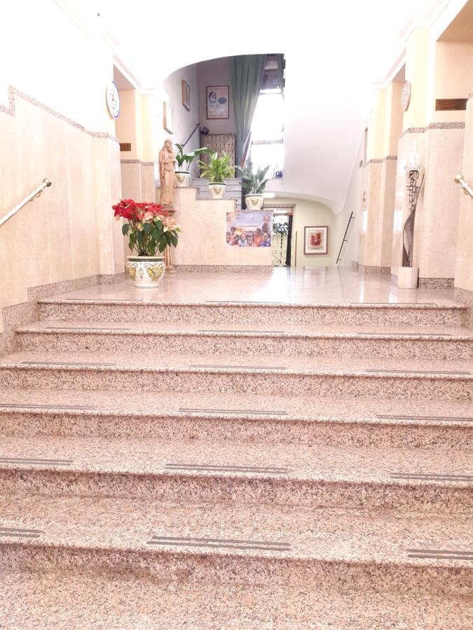 Suore Concezioniste Missionarie - Carmen Salles Roma Bed & Breakfast Exterior photo
