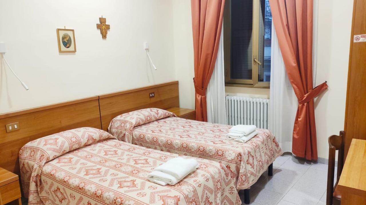 Suore Concezioniste Missionarie - Carmen Salles Roma Bed & Breakfast Exterior photo